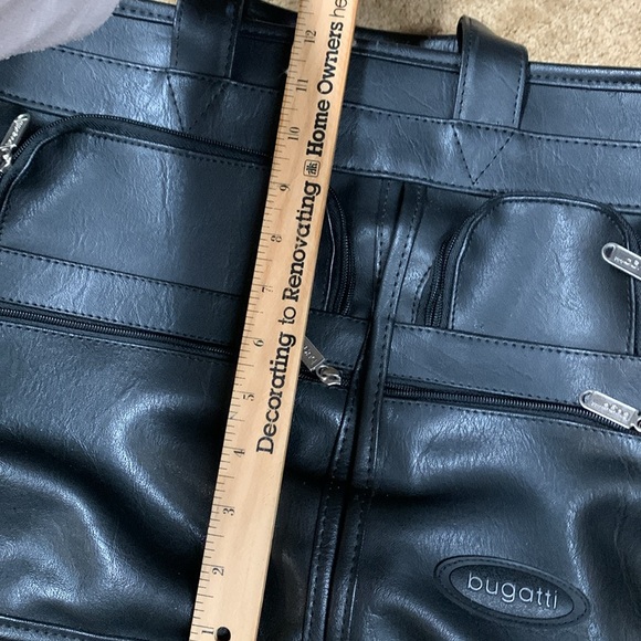 Bugatti Expandable Executive Carrying Case w/ handles/adjustable shoulder strap - Picture 16 of 17